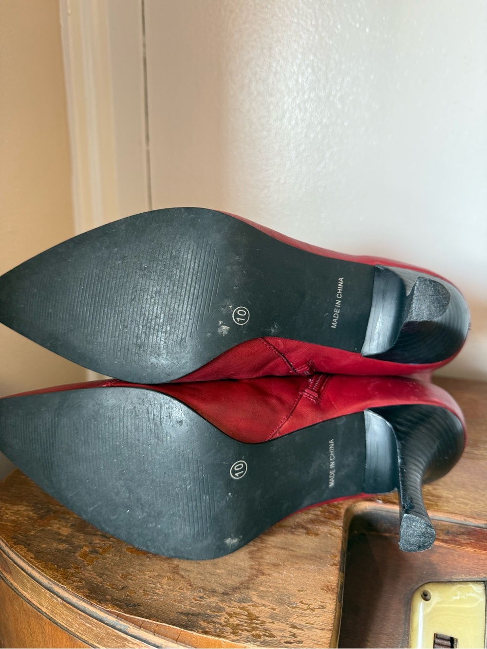 Apostrophe Red Ruched Leather Pointed Toe Ankle Boots Size 10 Vintage Y2K - Picture 3 of 10